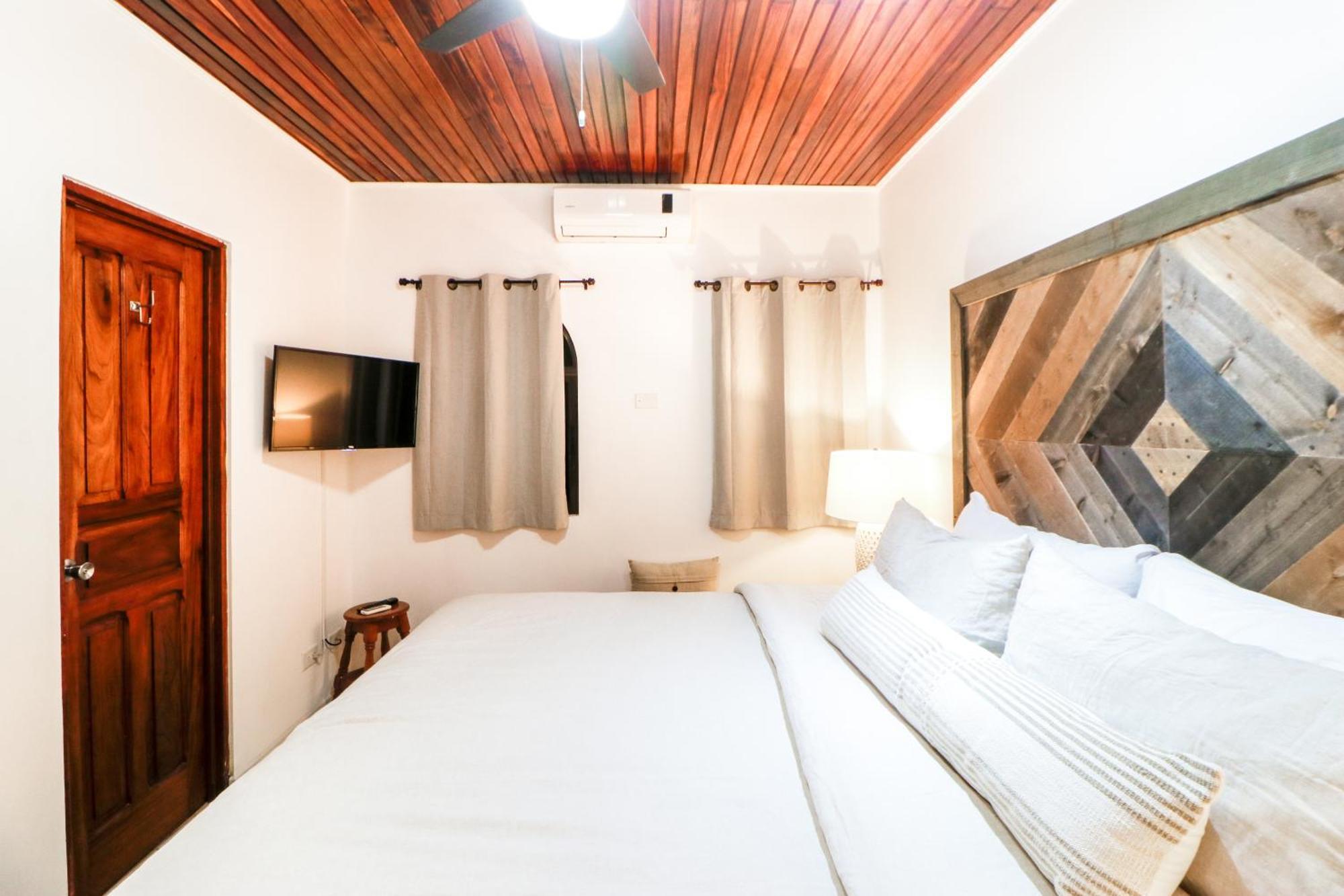 Pacific North Coast Flamingo Marina Resort חדר תמונה