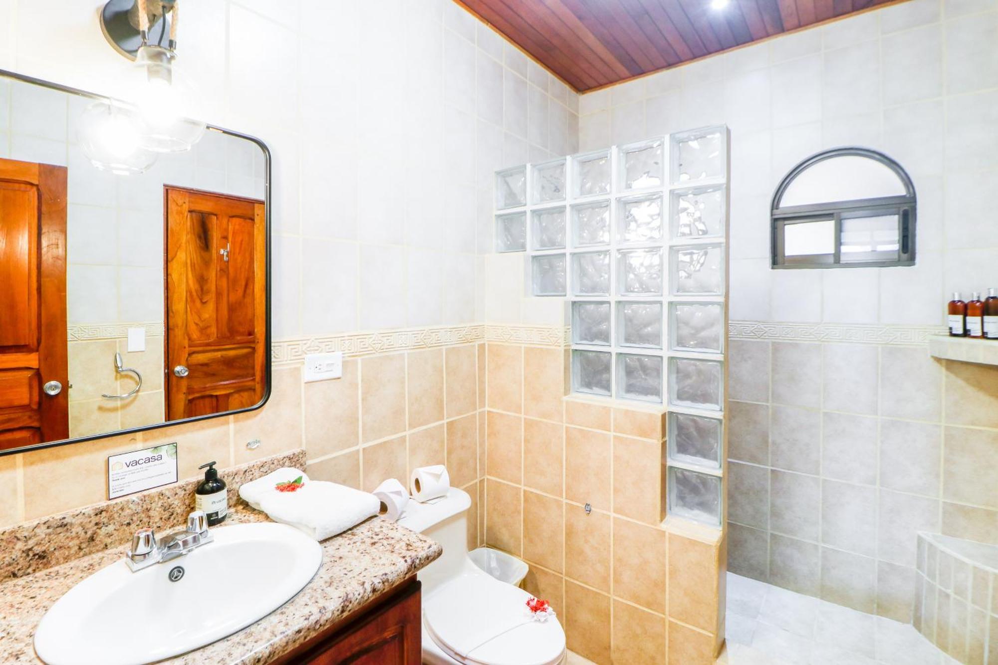 Pacific North Coast Flamingo Marina Resort חדר תמונה